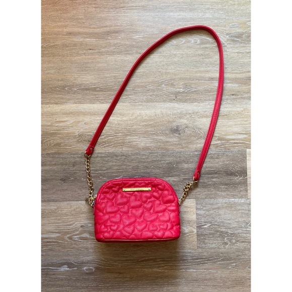 Betsey Johnson Handbags - ✨12hr SALE✨ Betsey Johnson Red Crossbody Bag
